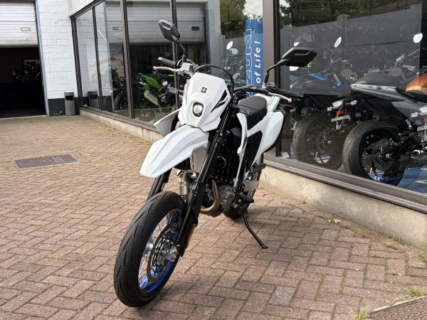Suzuki DR-Z4SM | DEMO