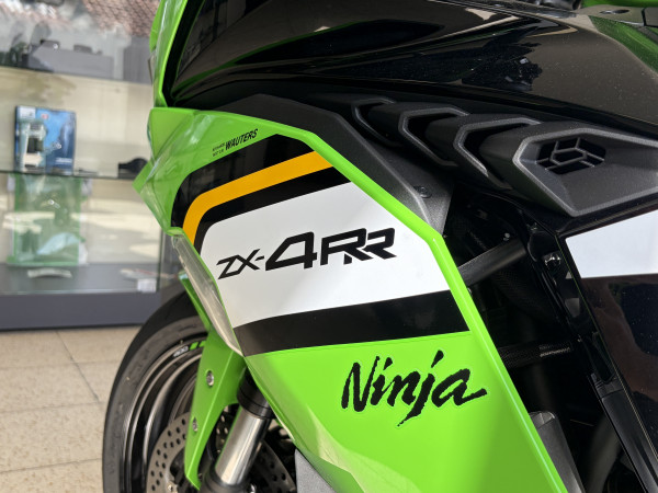 Kawasaki NINJA ZX-4RR | DEMO