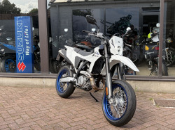 Suzuki DR-Z4SM | DEMO