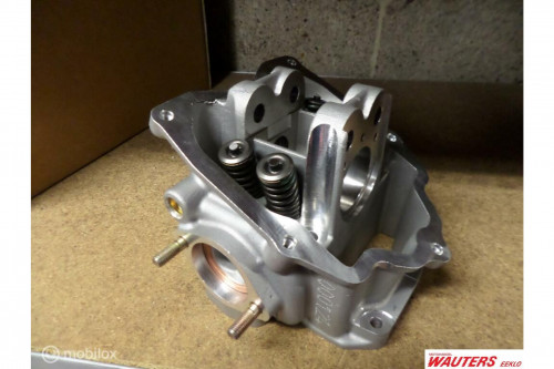 Cilinderkop  gts125 Vespa nr b019386