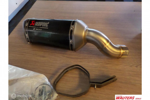 UITLAAT KAWASAKI Z900 AKRAPOVIC