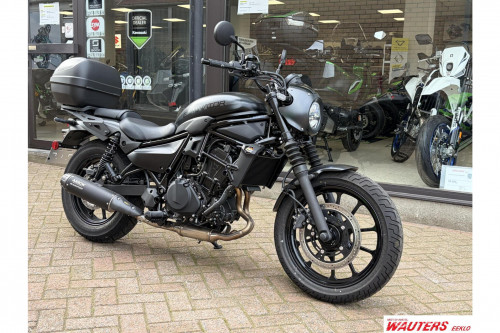 Kawasaki Eliminator 500 SE met Arrow uitlaat en topcase